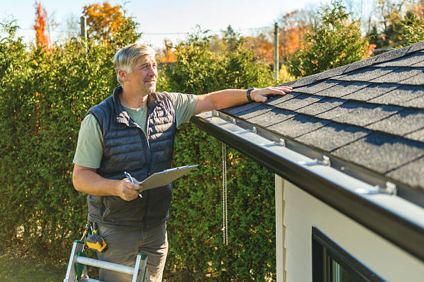 Professional Roofing technician working in Murphy, ID